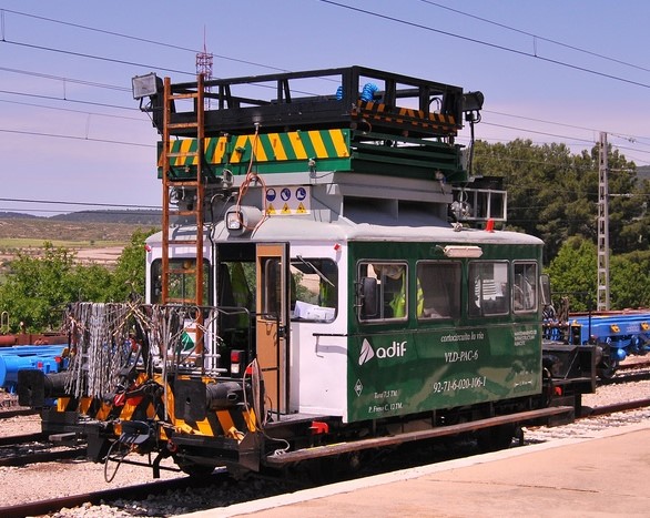 adif licita el mantenimiento de vehículos con los que realiza trabajos en instalaciones ferroviarias